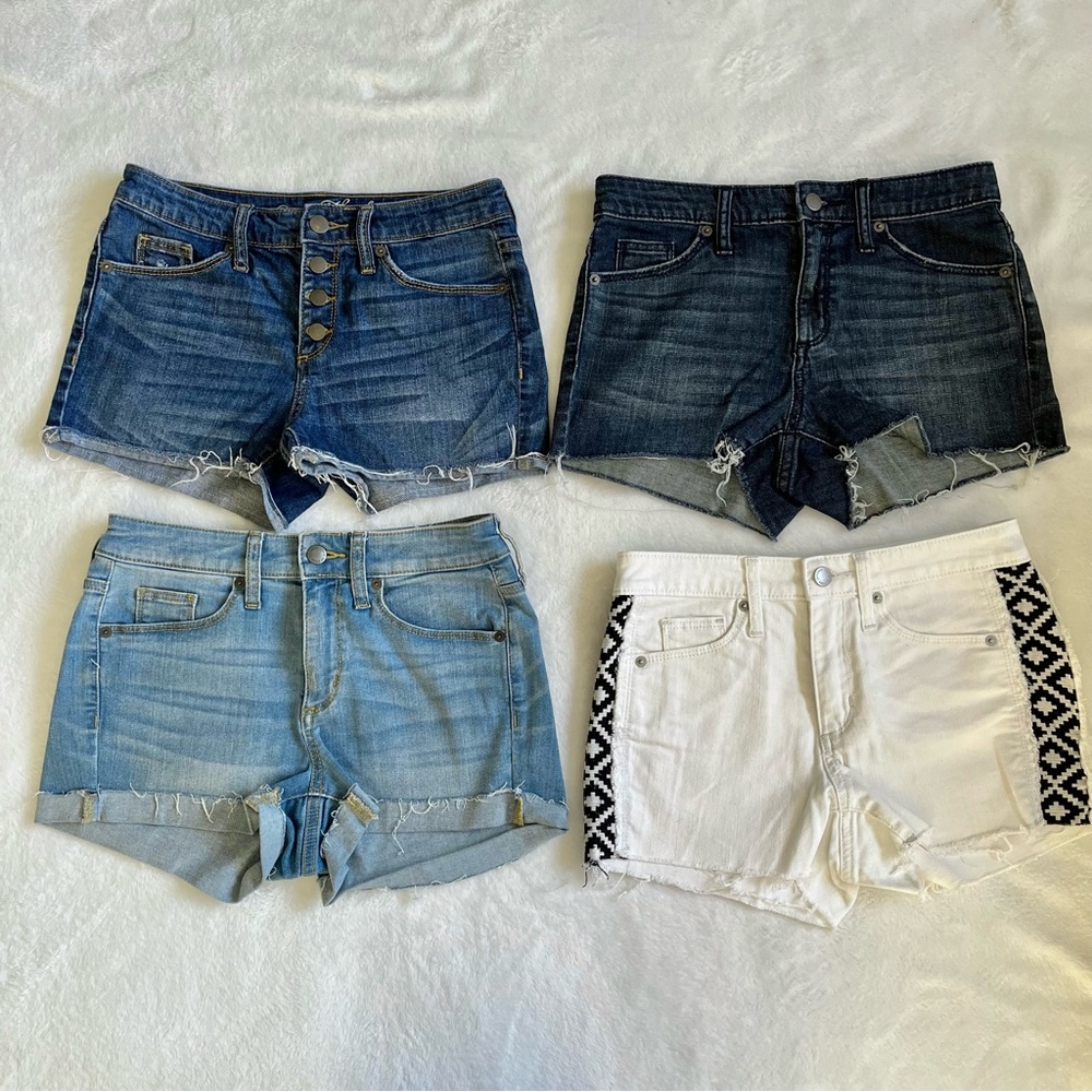 Universal Thread Blue and White Jean Shorts Set of 4